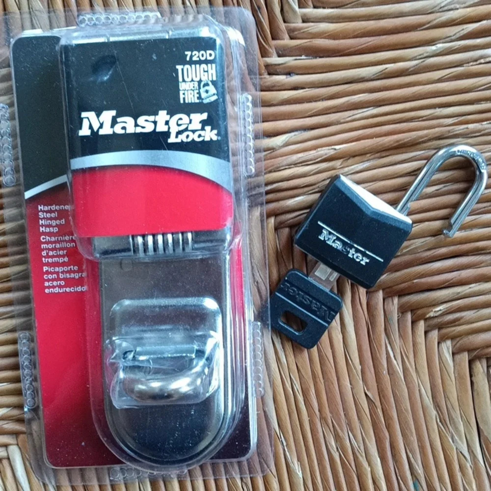 Master hinge, lock, and key. 720D.     F22​​​​​​ - Picture 5 of 5